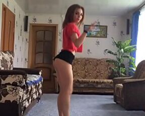 18 year girl twerking