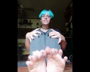 Toe Tease in TikTok Leggings