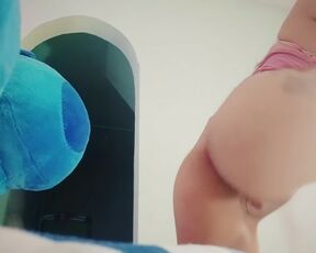 Sexy Girl Shakes Her Ass For Money On Webcam