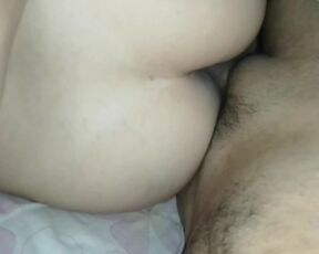 my girlfriend reposed on her side and I take the opportunity to cum inside her ????????