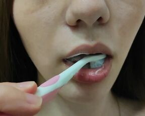 CUTE STUDENT BRUSHING YOUR TEETH! GIRL TEETH FETISH!