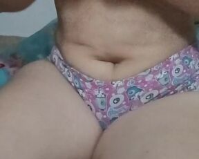 Jovencita en panty juega y chupa sus grandes tetas