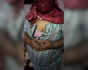 Chennai aunty nurse showing boobs