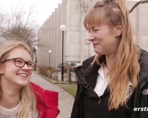 Heißes Vergnügen in der Universitätsbibliothek mit Holly und Ida