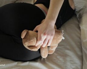 Stinky Farts on a perv Teddy-Bear ????