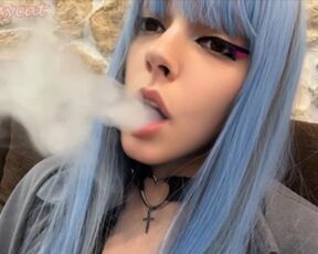 Alternative Cute Girl Smoking a cigarette (full vid on my 0nlyfans/ManyVids)