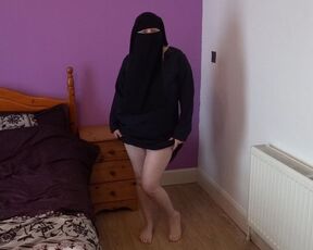 Dancing in Burka and Niqab in Bare Feet and Masturbating