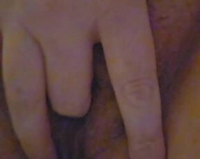 Quick rub and fingerfuck before using dildo