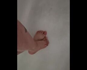 Look at my pretty feet while I shower (small feet size 3.5y) (5w)